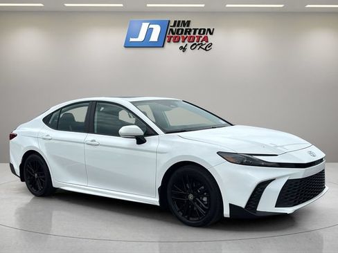 Used 2026 Toyota Camry SE w/ Multimedia Upgrade Package FWD image 3