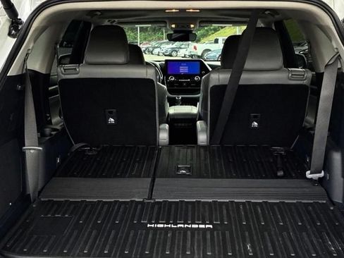 Used 2026 Toyota Highlander Limited AWD/4WD image 14