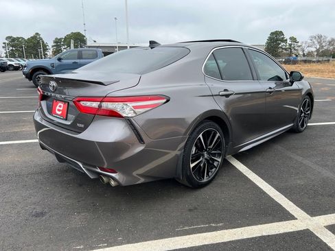 Used 2018 Toyota Camry XSE image 8