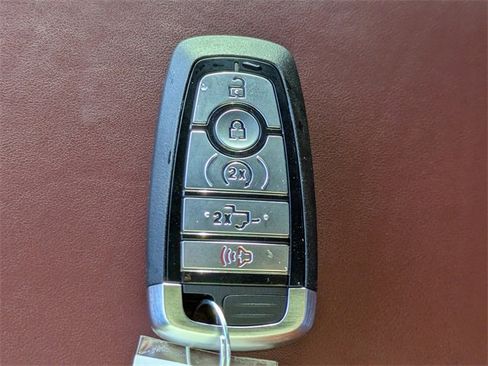 Used 2022 Ford F250 Platinum w/ FX4 Off-Road Package image 29