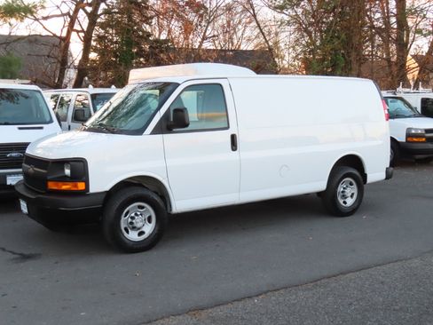 Used 2017 Chevrolet Express 3500 image 2