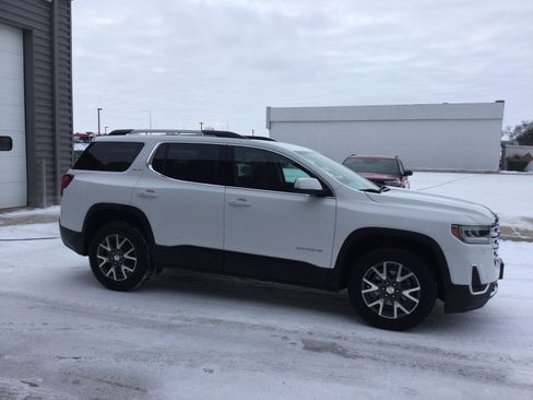 Used 2022 GMC Acadia SLE w/ Driver Convenience Package image 4