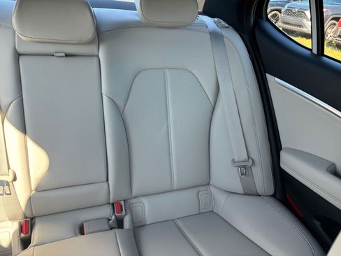 Used 2025 Genesis G70 2.5T image 38