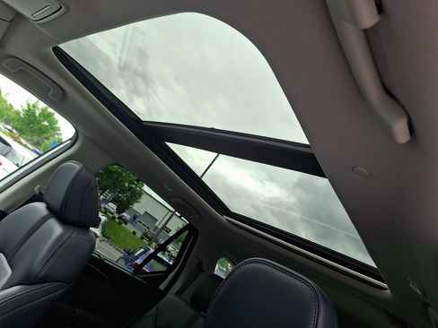 Used 2023 Honda Pilot Touring image 14