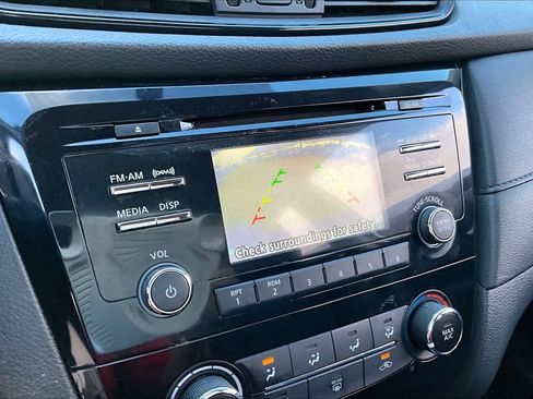 Used 2017 Nissan Rogue S w/ Appearance Package FWD image 23