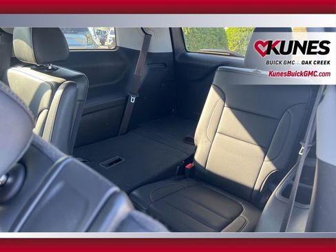 Used 2023 GMC Acadia SLT image 25