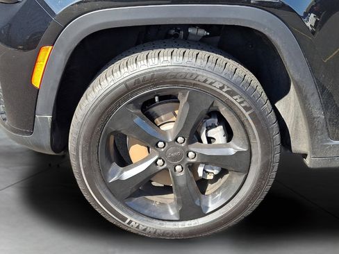 Used 2022 Jeep Grand Cherokee L Laredo image 9