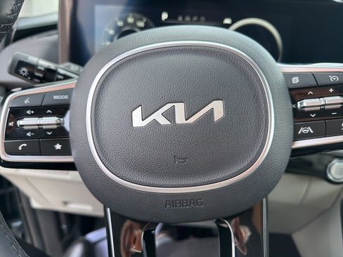 Used 2024 Kia Carnival SX image 18