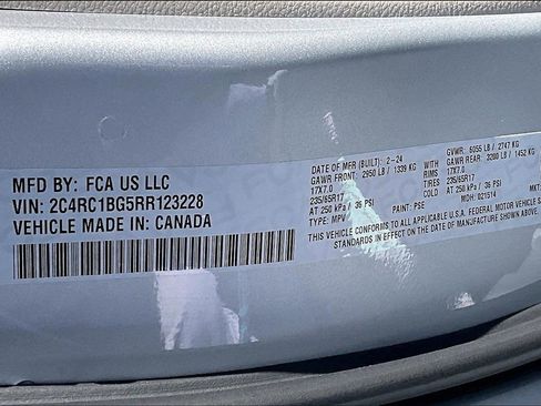 Used 2024 Chrysler Pacifica Touring-L image 17