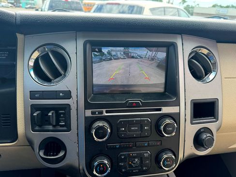 Used 2015 Ford Expedition XLT w/ Equipment Group 202A image 12