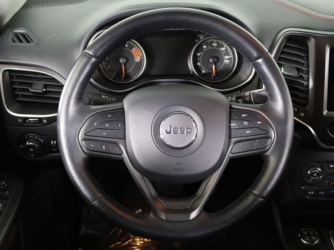 Used 2019 Jeep Cherokee Trailhawk w/ Cold Weather Group image 37