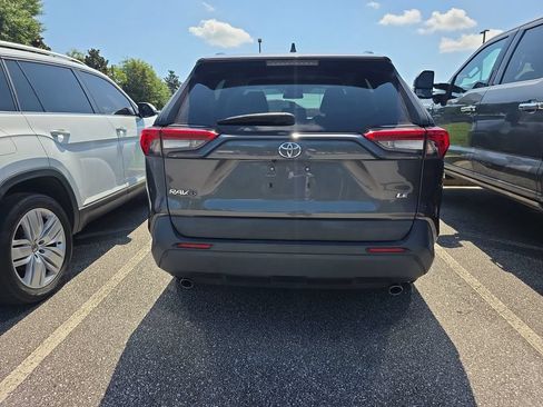 Used 2021 Toyota RAV4 LE FWD image 4