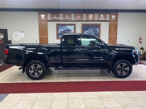 Used 2019 Toyota Tacoma TRD Sport image 8