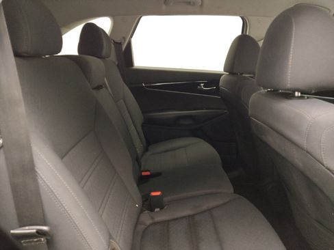 Used 2019 Kia Sorento LX image 19