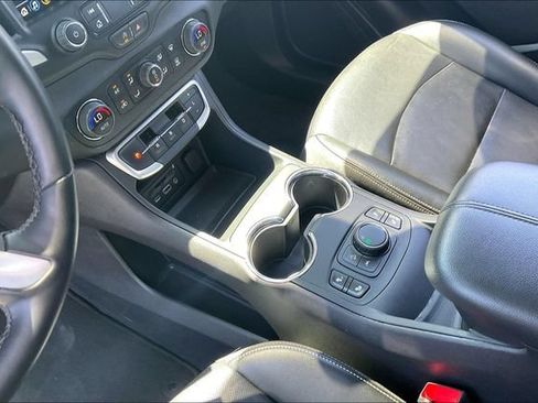 Used 2024 GMC Terrain SLT FWD image 14