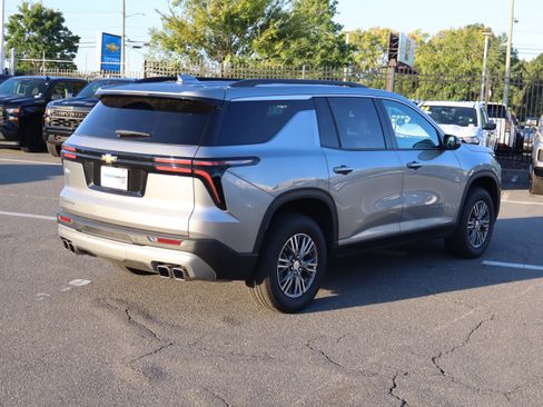 Used 2025 Chevrolet Traverse LT FWD image 21