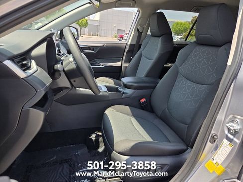 Used 2025 Toyota RAV4 XLE FWD image 9