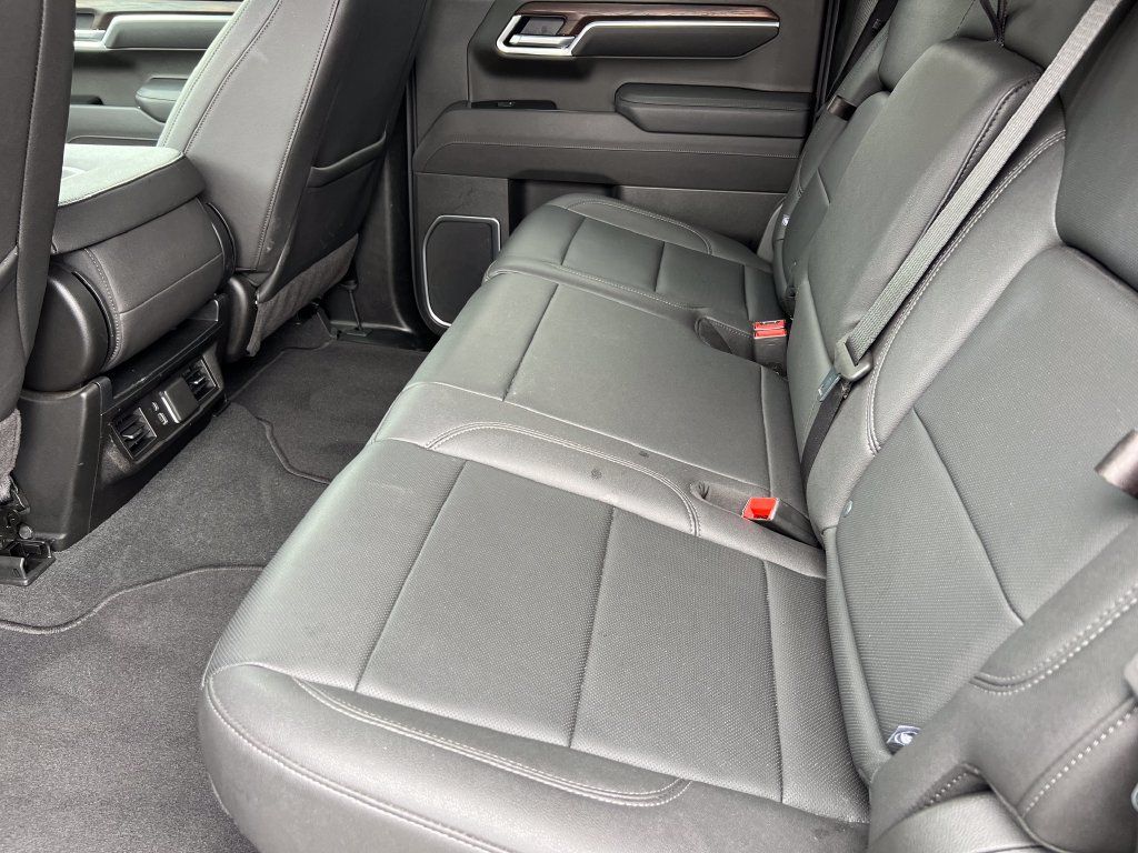 Used 2026 GMC Sierra 1500 SLT AWD/4WD image 14