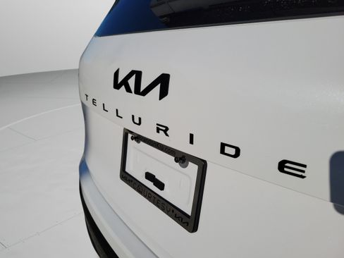 Certified 2025 Kia Telluride SX Prestige X-Line AWD/4WD image 32