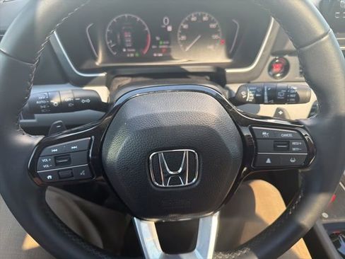 Used 2025 Honda Pilot Touring image 14