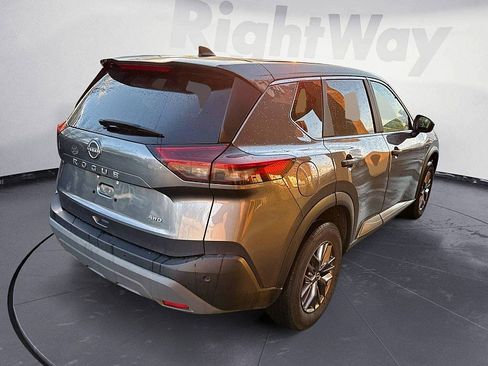 Used 2023 Nissan Rogue S image 5