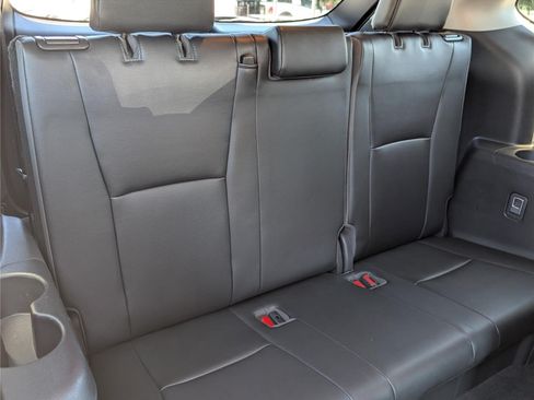 Used 2020 Toyota Highlander XLE AWD/4WD image 13
