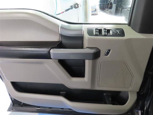 Used 2017 Ford F150 XLT w/ Equipment Group 302A Luxury AWD/4WD image 16