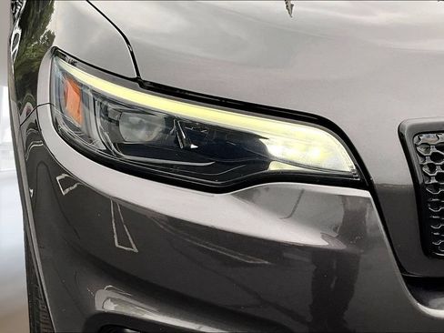 Used 2019 Jeep Cherokee Latitude Plus AWD/4WD image 28