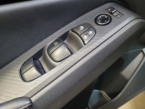 Used 2025 Nissan Altima 2.5 SV FWD image 27
