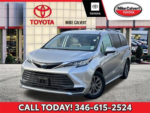 Used 2022 Toyota Sienna LE image 1