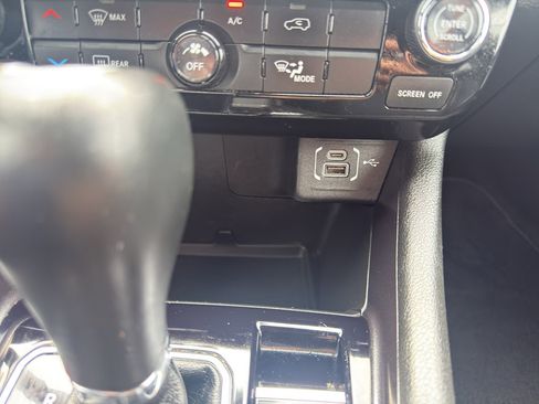 Used 2025 Jeep Compass Latitude AWD/4WD image 21