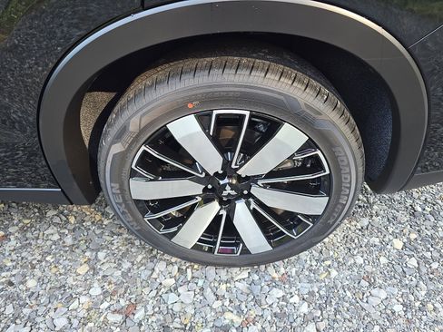 New 2025 Mitsubishi Outlander SE image 28