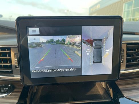 Used 2022 Ford Explorer Limited w/ Equipment Group 301A AWD/4WD image 15