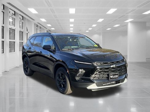 New 2026 Chevrolet Blazer LT w/ Convenience Package FWD image 3