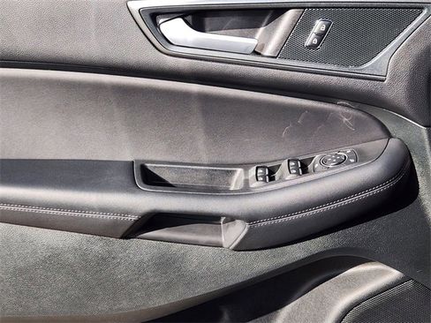 Used 2024 Ford Edge SE w/ Black Appearance Package image 24