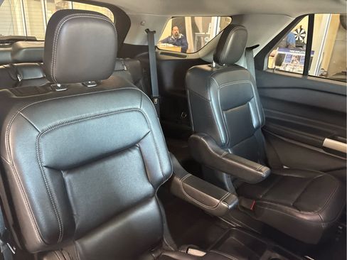 Used 2021 Ford Explorer XLT w/ Equipment Group 202A AWD/4WD image 38