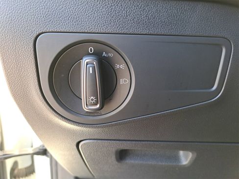 Certified 2022 Volkswagen Tiguan SE R-Line image 28