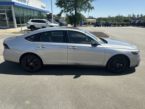 Used 2025 Honda Accord SE image 8