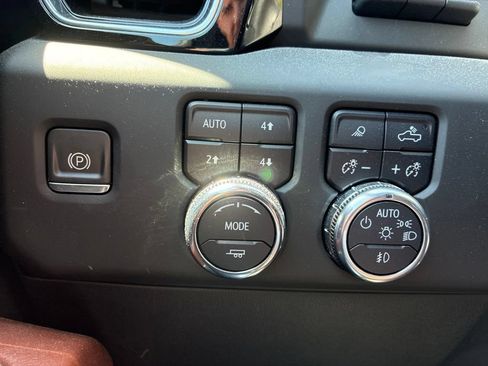 Used 2023 GMC Sierra 1500 Denali Ultimate AWD/4WD image 13