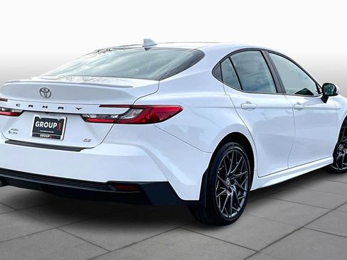 Used 2025 Toyota Camry SE image 12