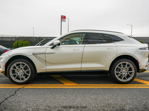 Used 2021 Aston Martin DBX image 3
