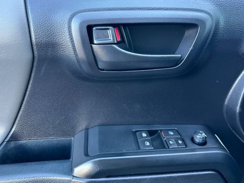 Used 2020 Toyota Tacoma SR RWD image 11