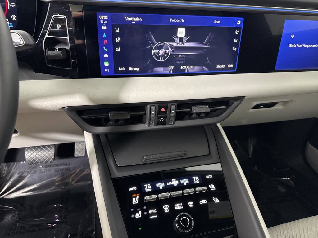 Certified 2025 Porsche Macan Electric RWD image 32