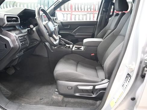 Used 2025 Toyota 4Runner SR5 AWD/4WD image 10
