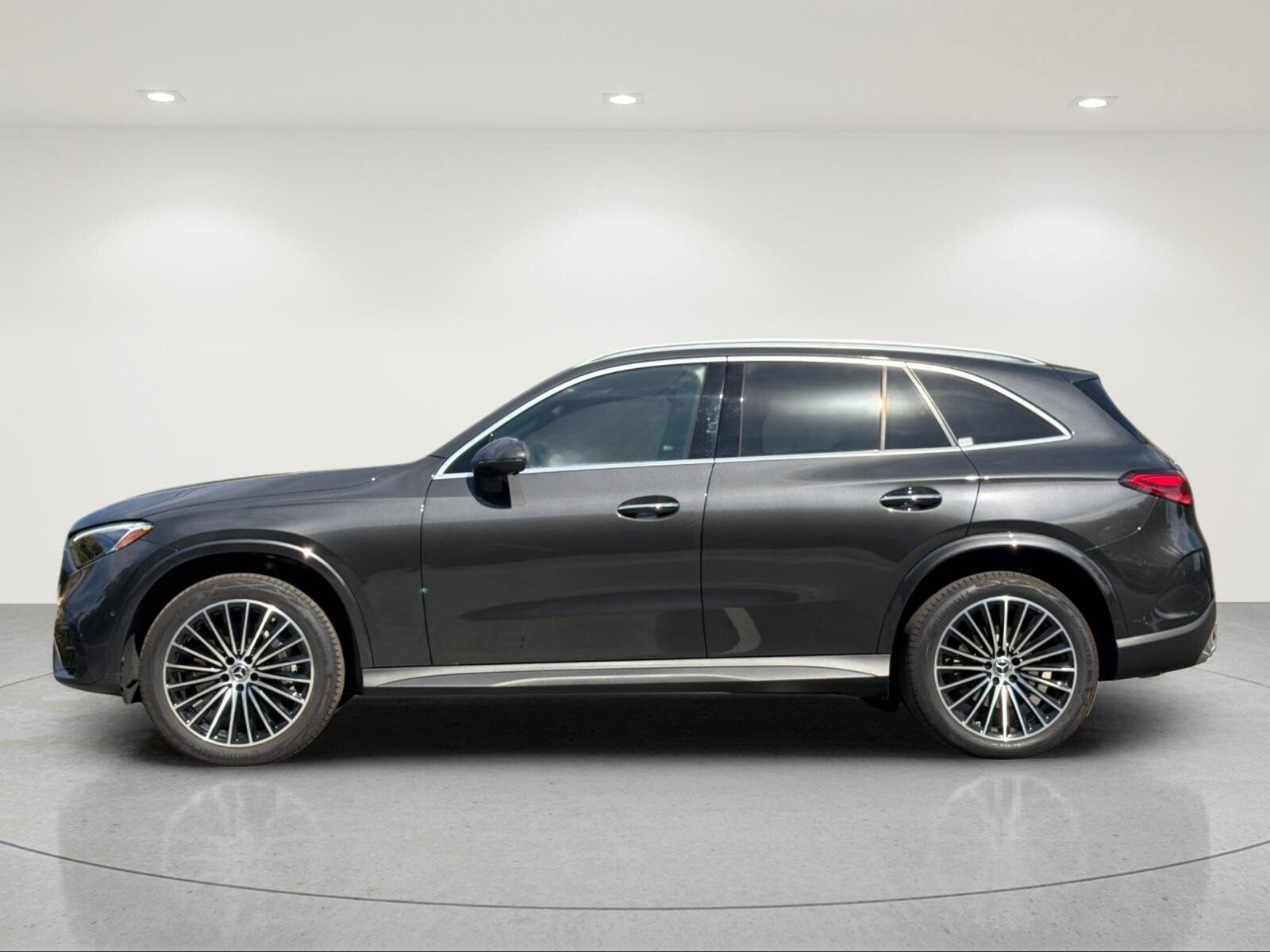 Used 2026 Mercedes-Benz GLC 300 image 2