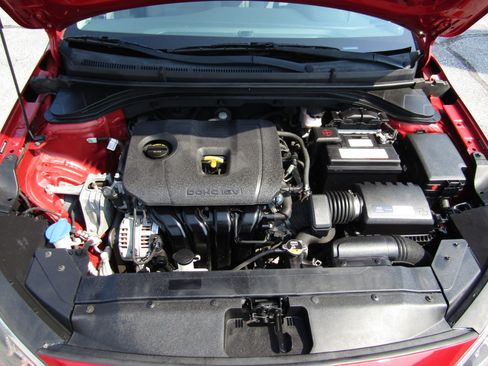 Used 2019 Hyundai Elantra SE image 28