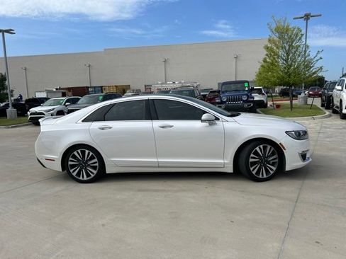 Used 2019 Lincoln MKZ Reserve w/ Luxury Package FWD image 2