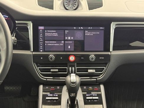 Certified 2025 Porsche Macan Turbo image 14