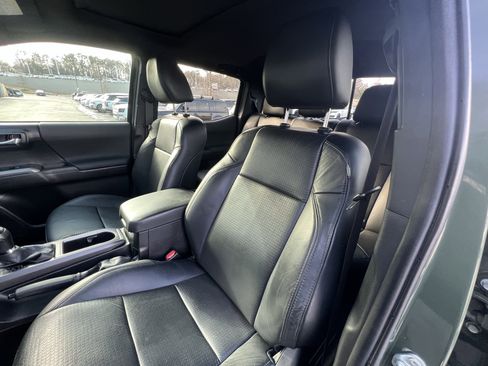 Used 2022 Toyota Tacoma TRD Sport image 17