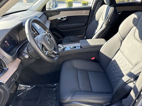 Used 2025 Volvo XC90 B6 Plus image 16